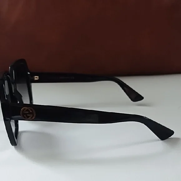 Gucci Black Women's Sunglasses - Picture 3 of 6